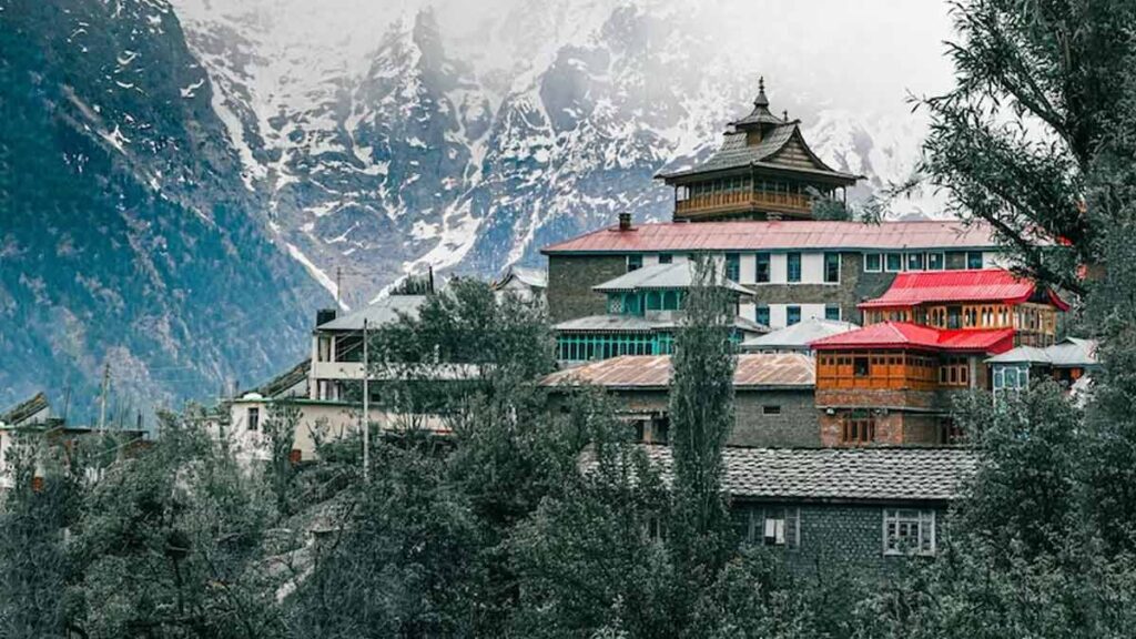 Old Manali Cafés and Traditional Mountain Village Streets